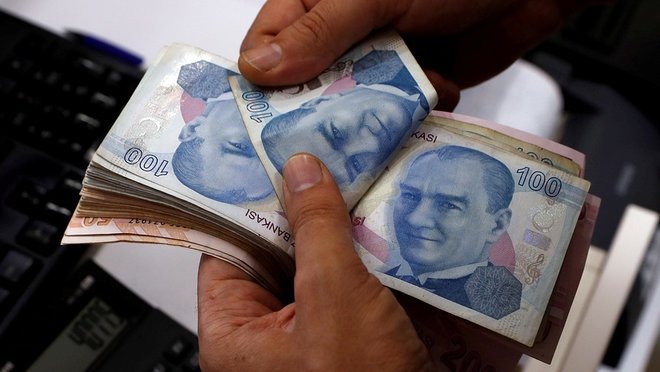 الليرة التركية تنخفض 2.5% بفعل المخاوف من ارتفاع التضخم